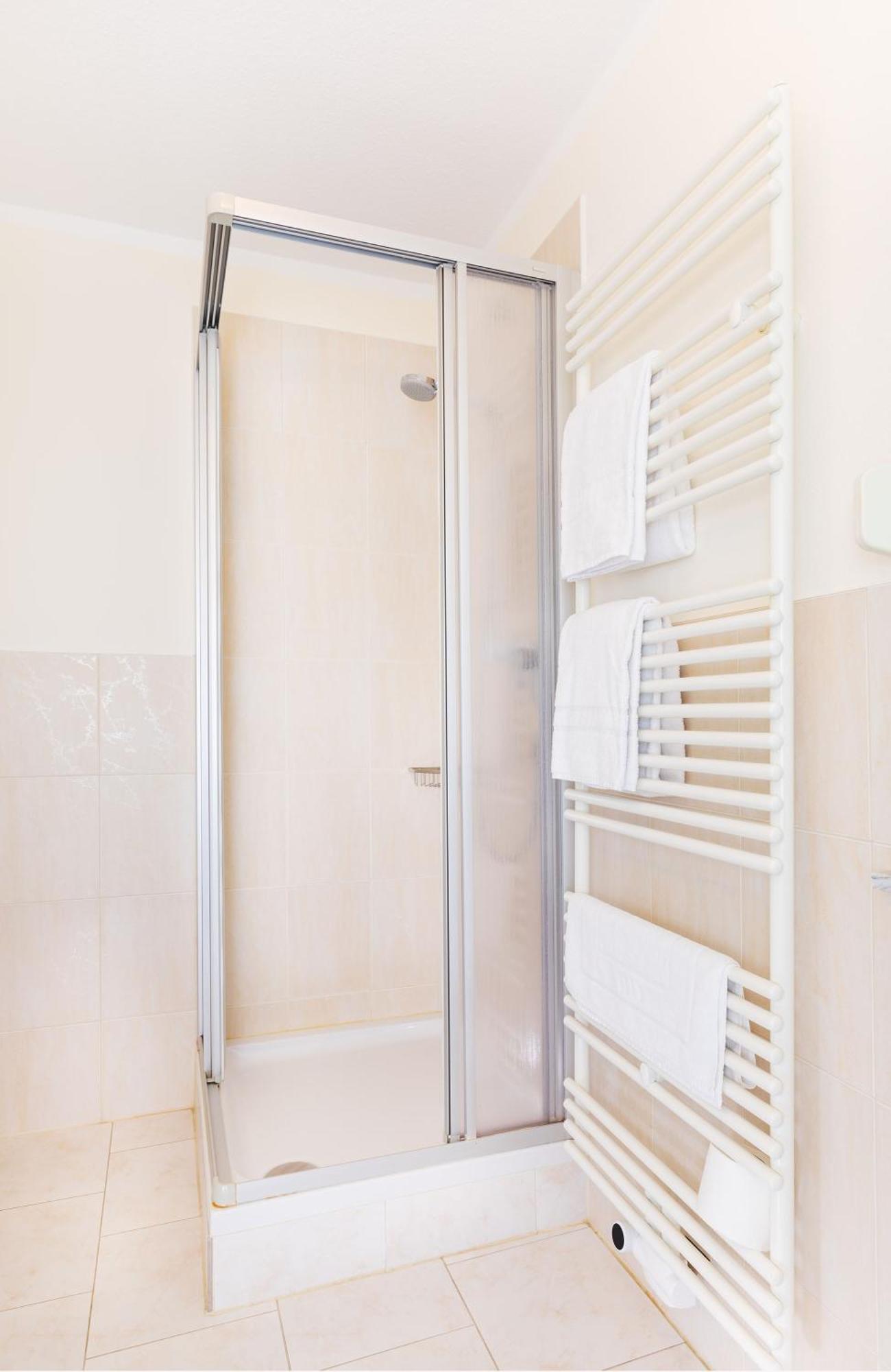 Pension Altes Backhaus แฮร์โซเกนเอารัค ภายนอก รูปภาพ