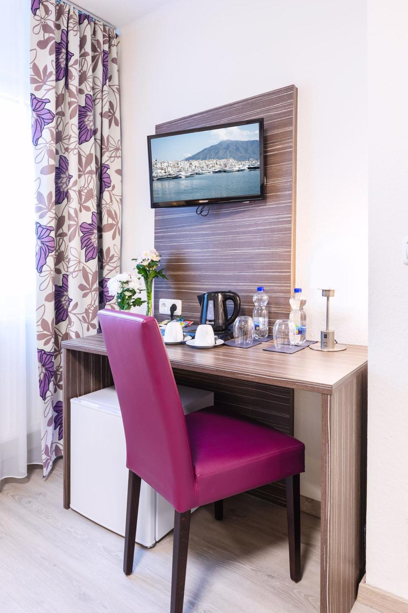 Pension Altes Backhaus แฮร์โซเกนเอารัค ภายนอก รูปภาพ