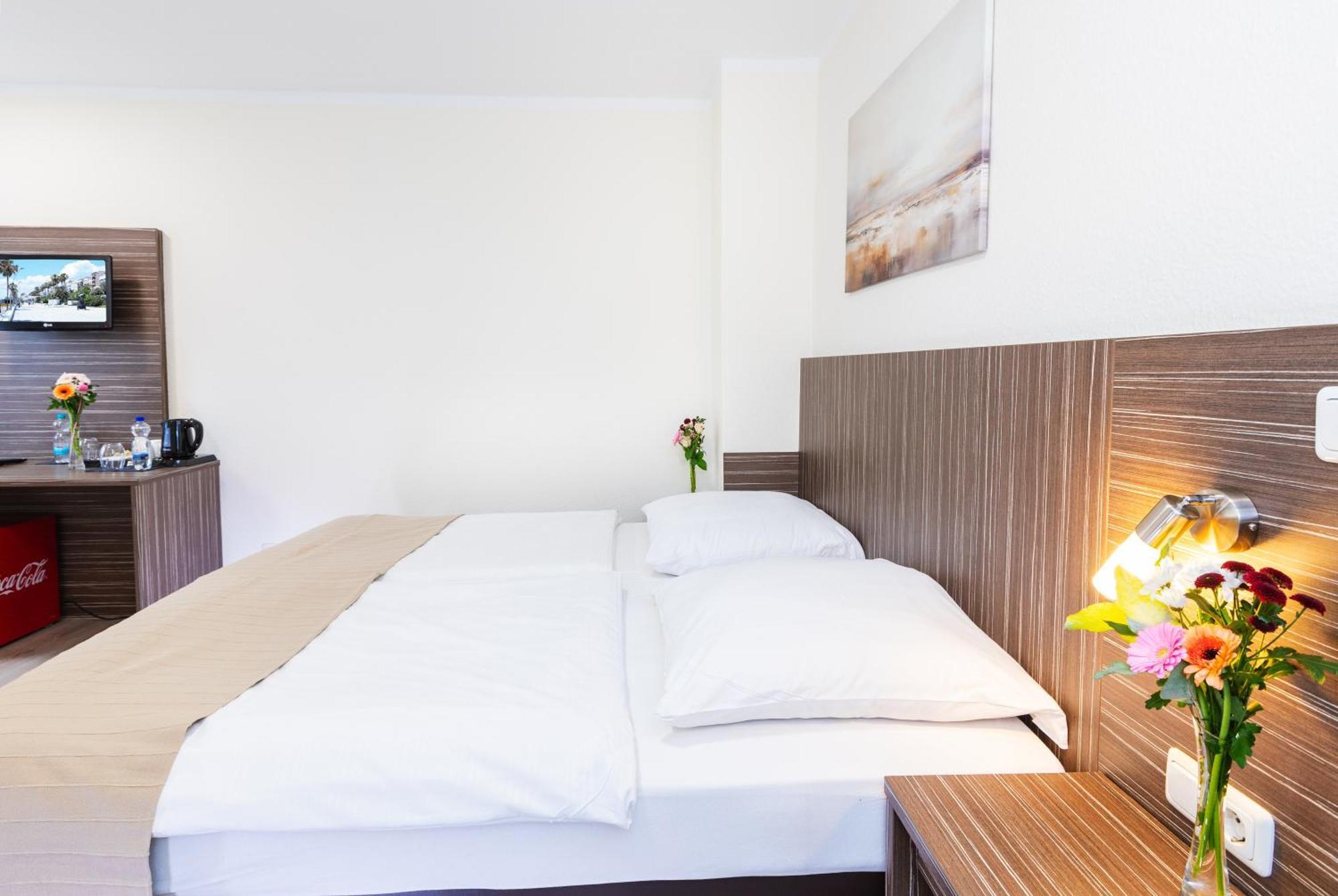 Pension Altes Backhaus แฮร์โซเกนเอารัค ภายนอก รูปภาพ