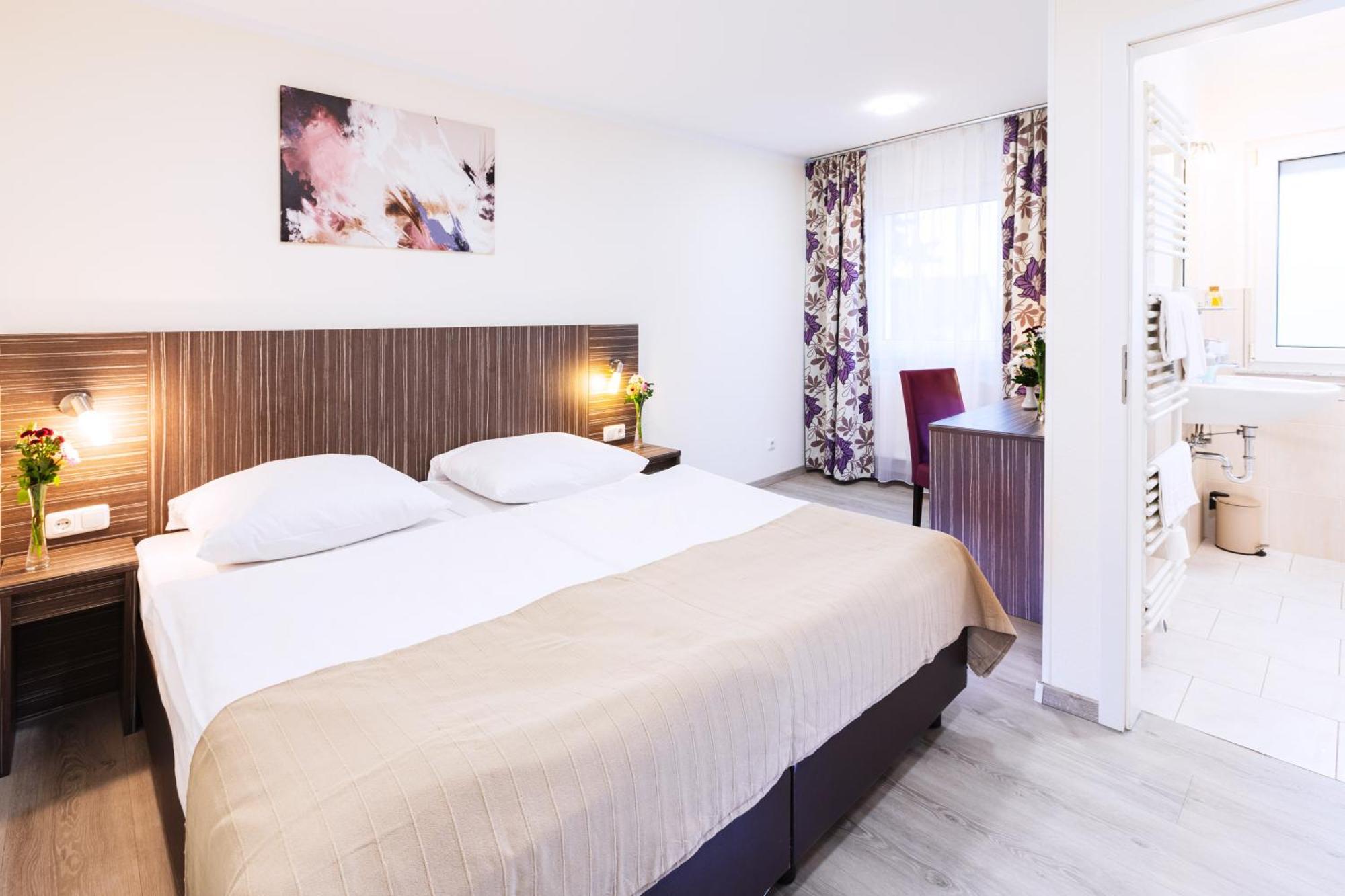 Pension Altes Backhaus แฮร์โซเกนเอารัค ภายนอก รูปภาพ