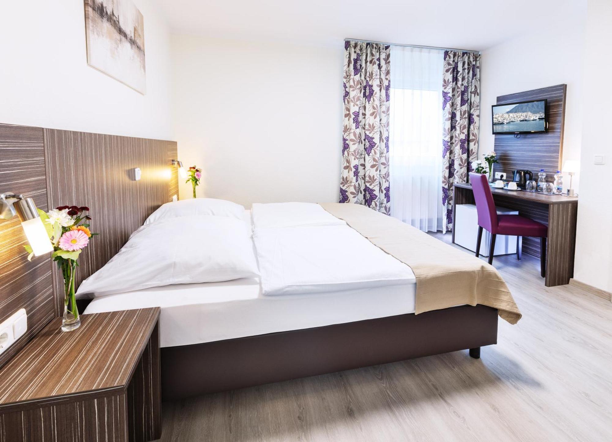 Pension Altes Backhaus แฮร์โซเกนเอารัค ภายนอก รูปภาพ