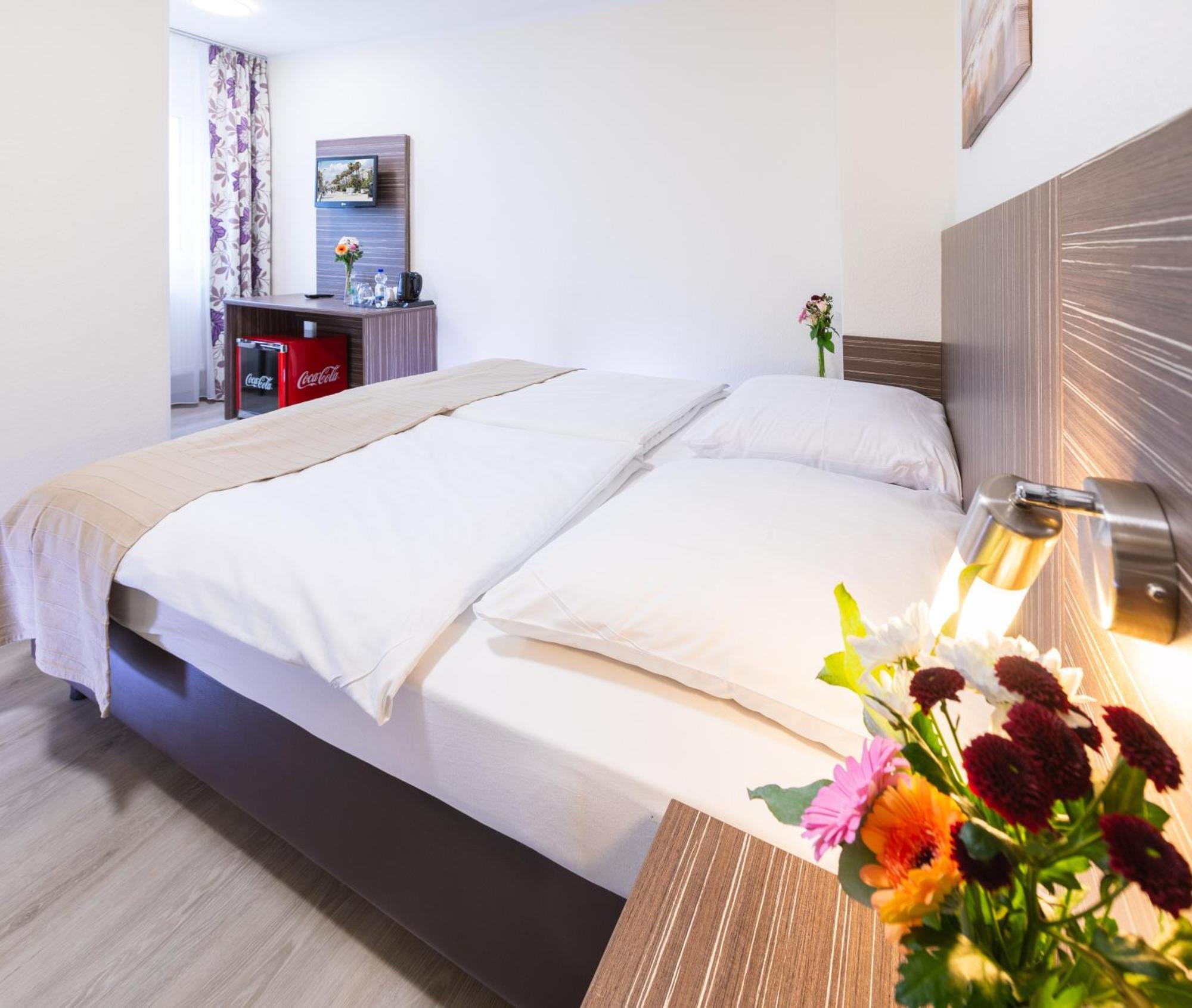 Pension Altes Backhaus แฮร์โซเกนเอารัค ภายนอก รูปภาพ
