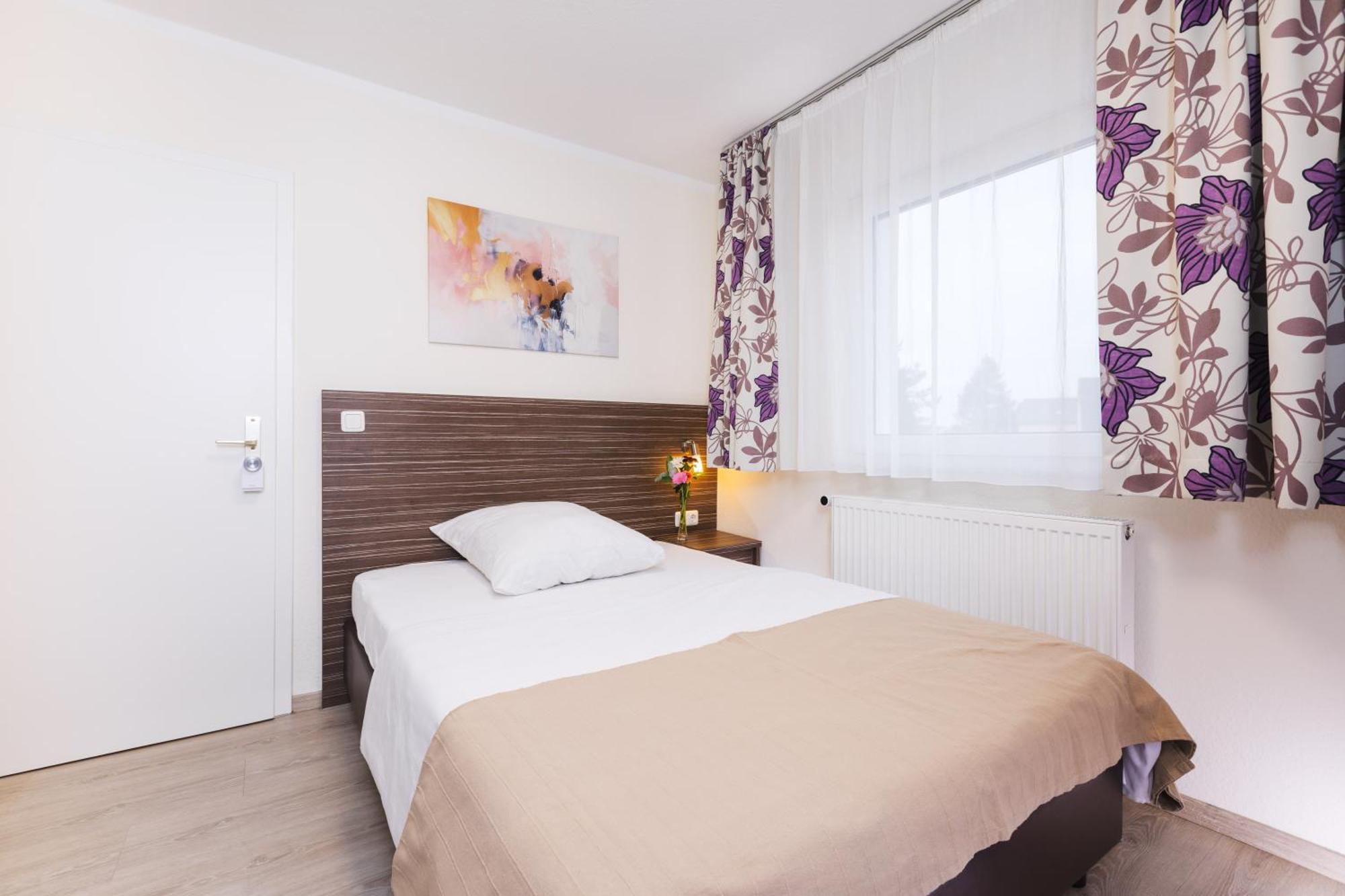 Pension Altes Backhaus แฮร์โซเกนเอารัค ภายนอก รูปภาพ